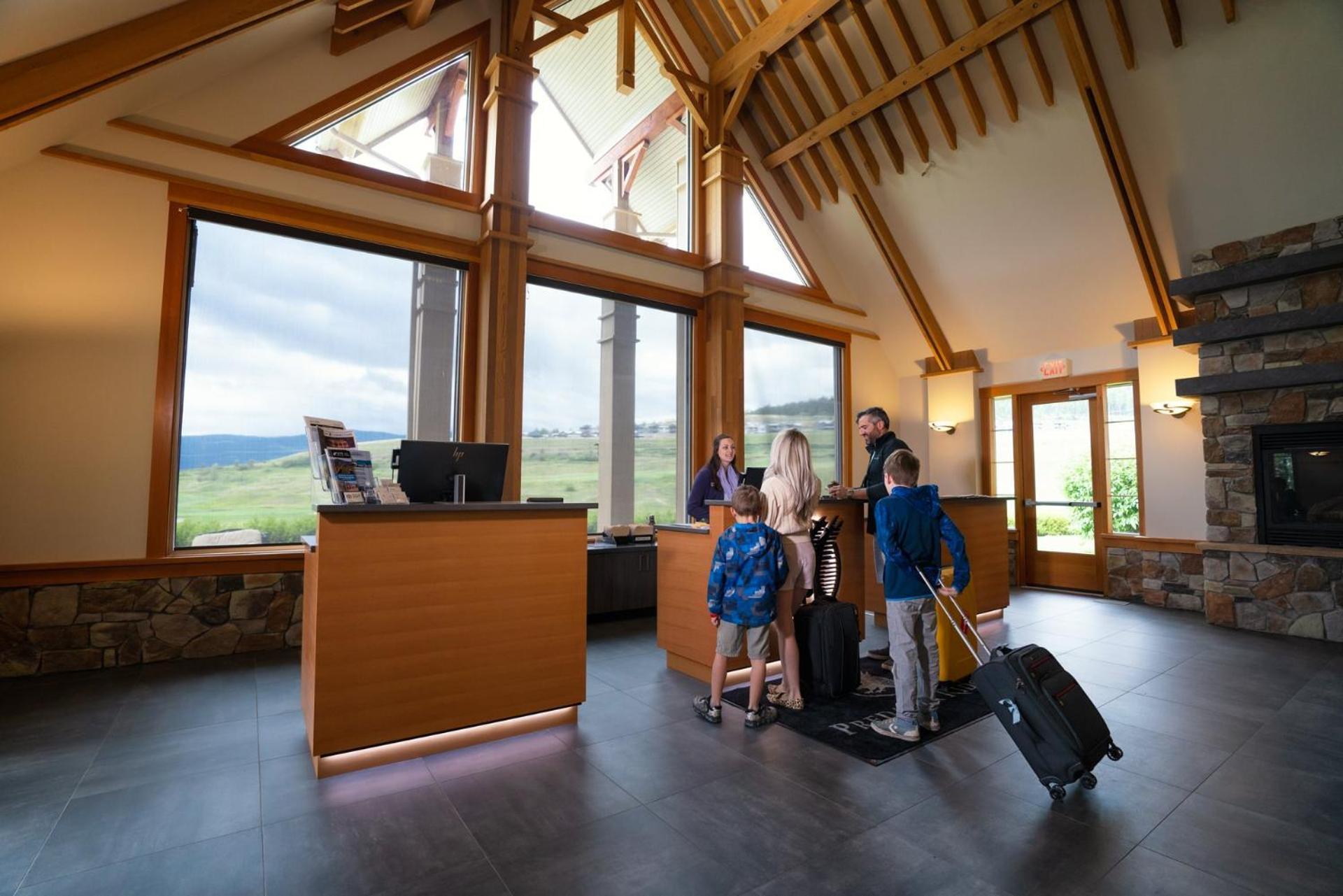 Predator Ridge Resort Vernon Bagian luar foto